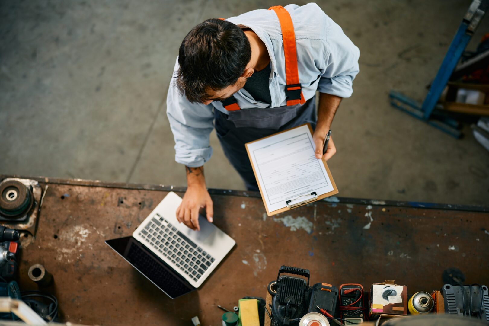 Tageskontrollblatt richtig ausfüllen: Anleitung für Fahrer und Unternehmer